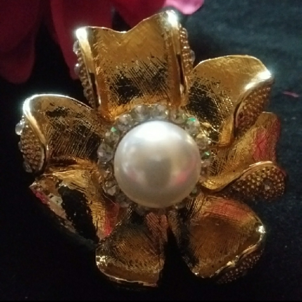 FLOWER STATEMENT FASHION RING - Picture 1 of 7